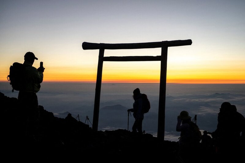 Ngắm mặt trời mọc trên đỉnh núi Phú Sĩ