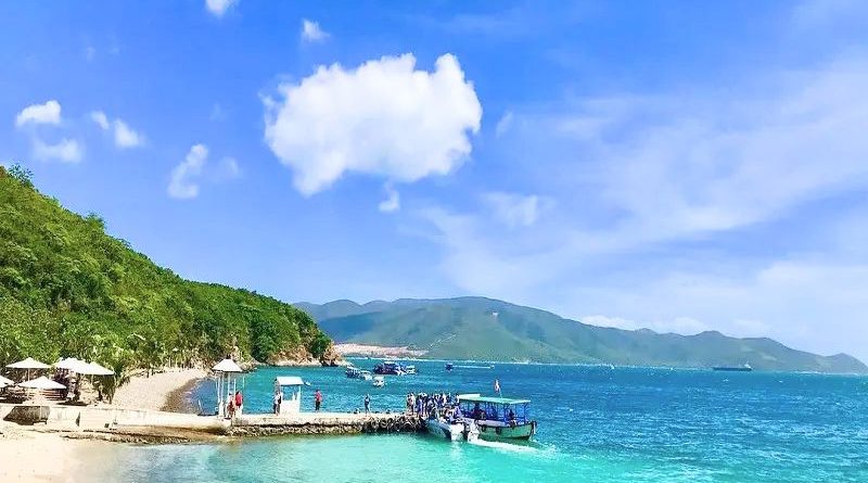 Bãi Sỏi hay Bãi Tranh: Nên khám phá như thế nào khi đến Nha Trang